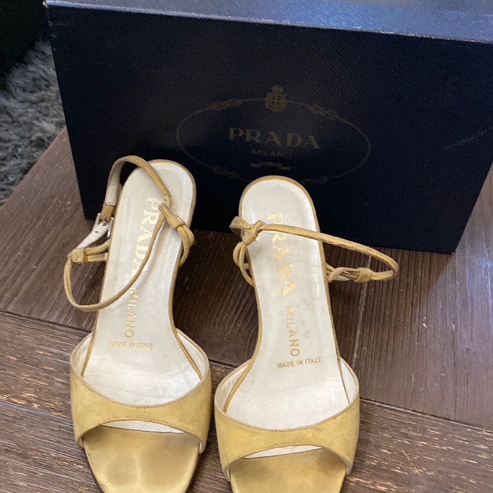 preloved prada heel shoe
